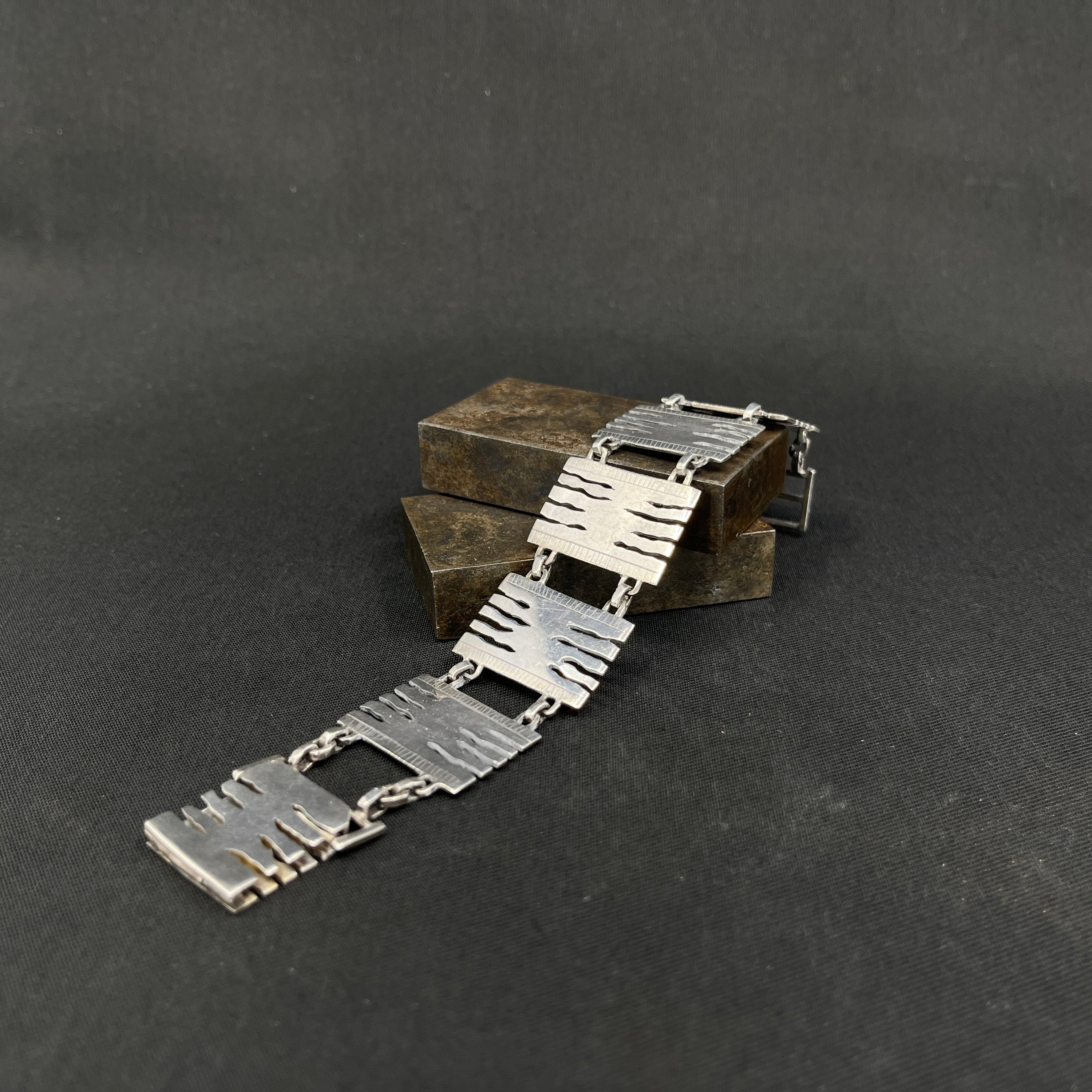 Modern brutalist bracelet in silver