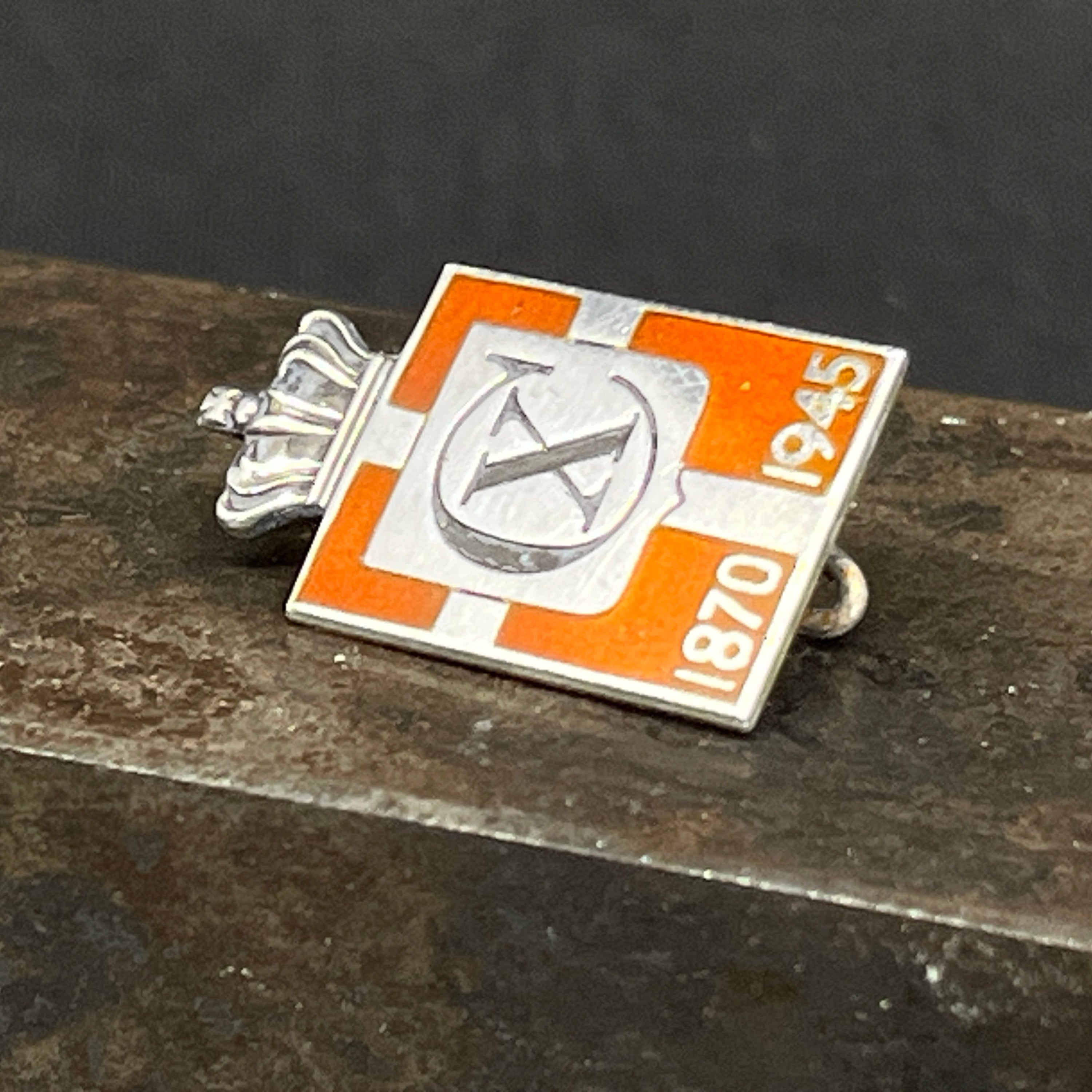 Kongemærke med nål 1870-1945