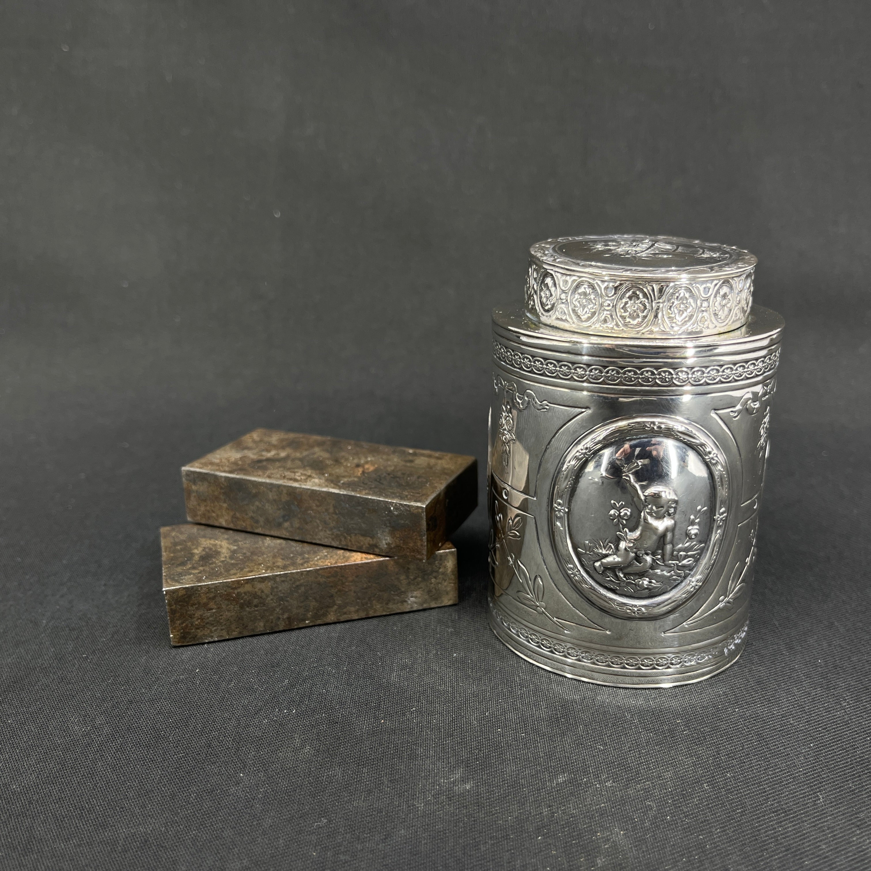 Englische Teedose aus den 1880er Jahren