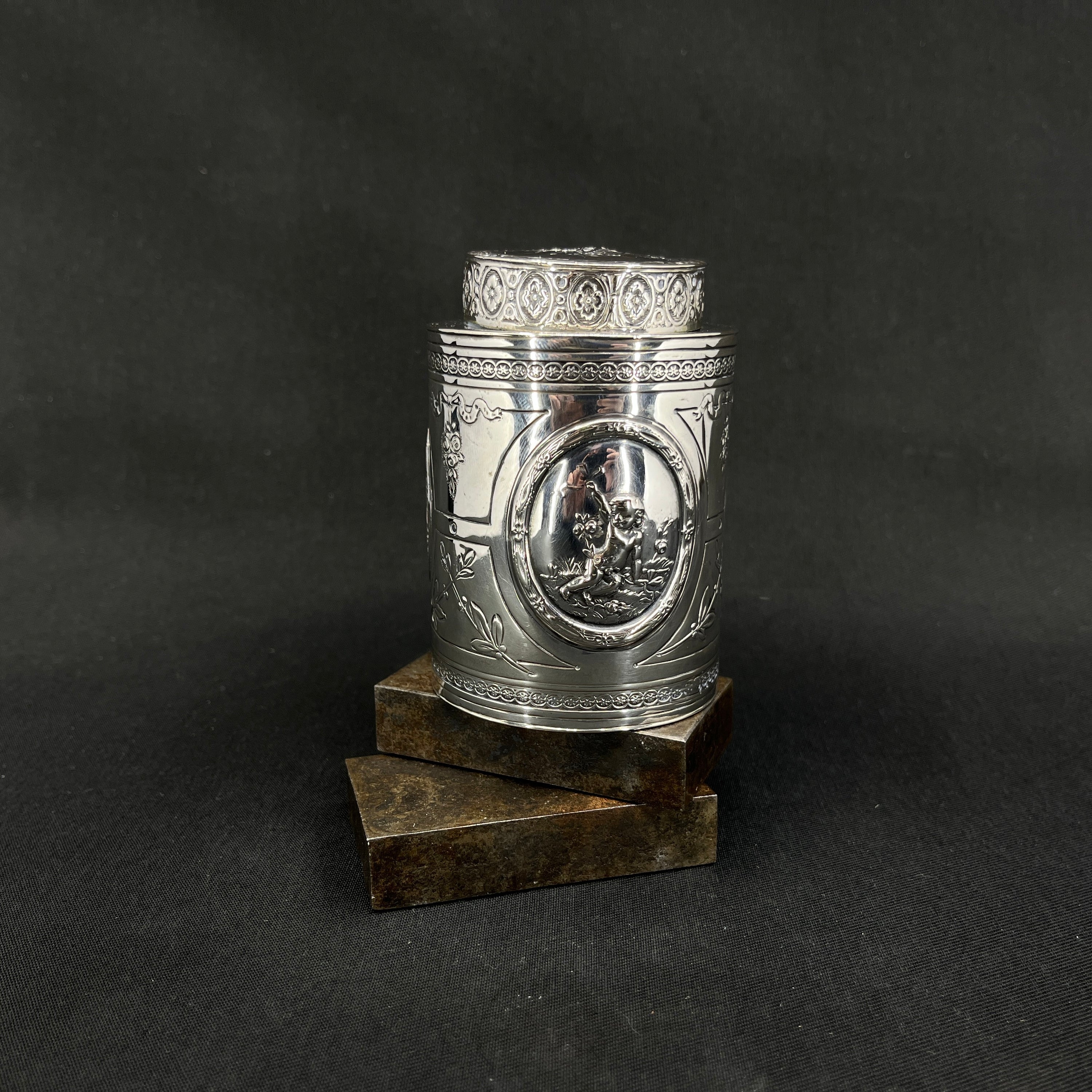 Fransk tedåse i sølv fra 1880'erne