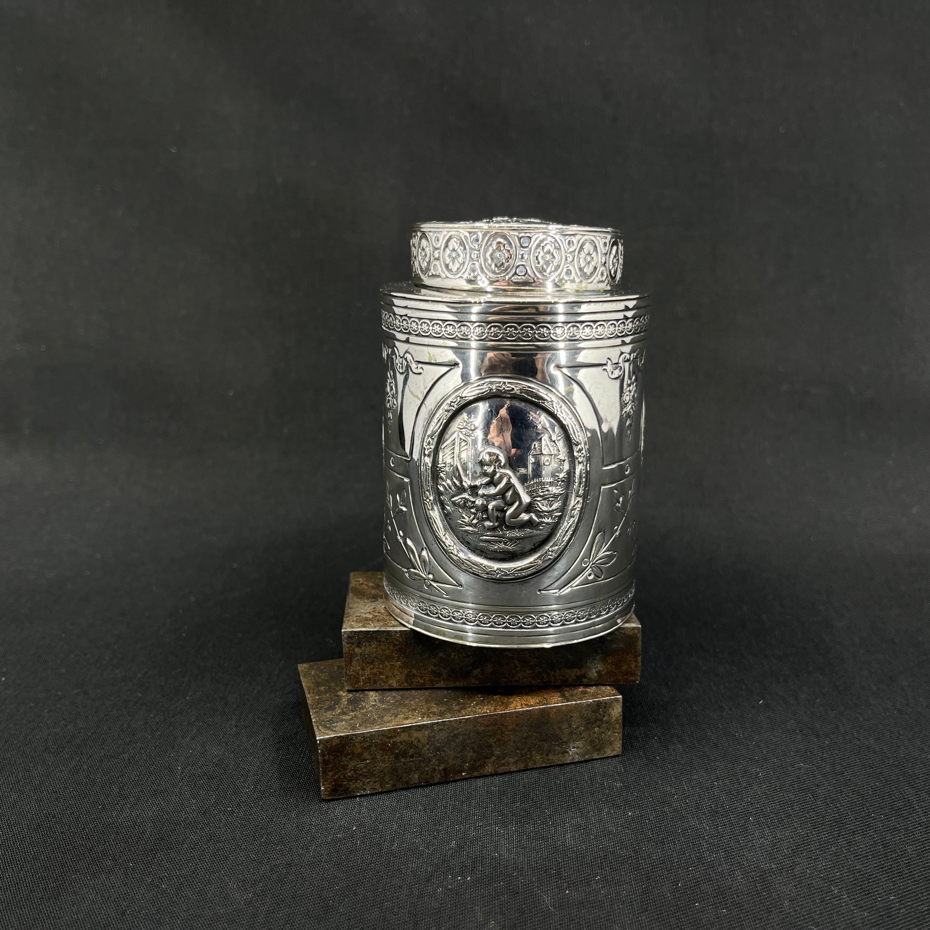 Fransk tedåse i sølv fra 1880'erne