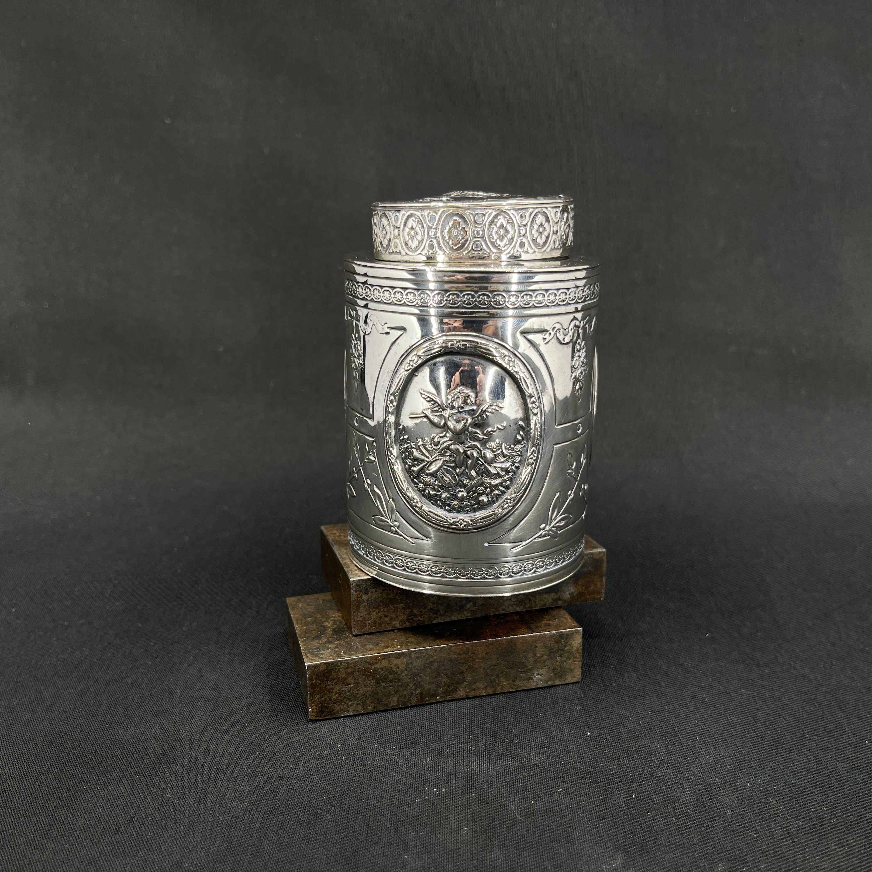 Fransk tedåse i sølv fra 1880'erne