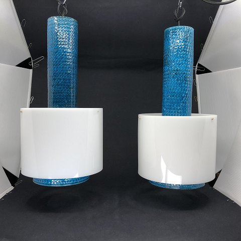 Et par blå Kähler lamper