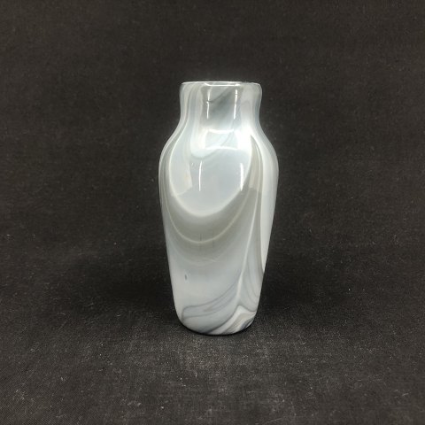 Grå marmoreret vase fra Fyens Glasværk