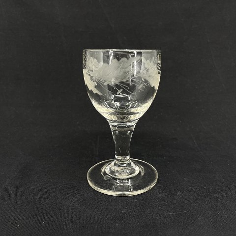 Wine glass with oak leaves
