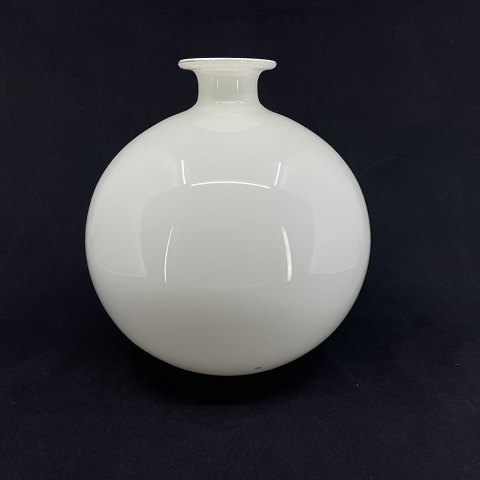 Kuglerund hvid Carnaby vase