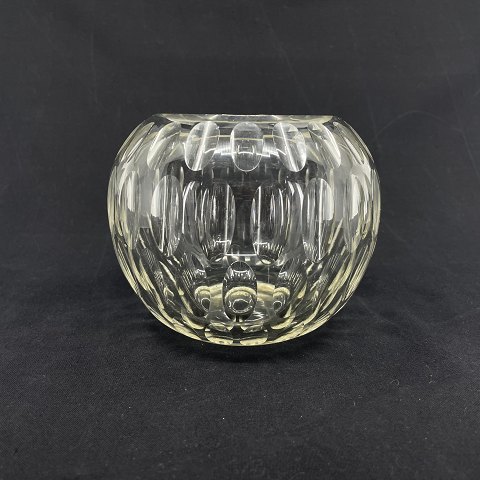 Round vase with oval cuts