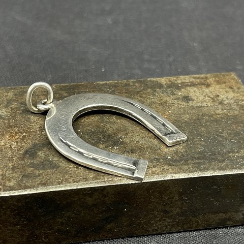 Horseshoe pendant in silver