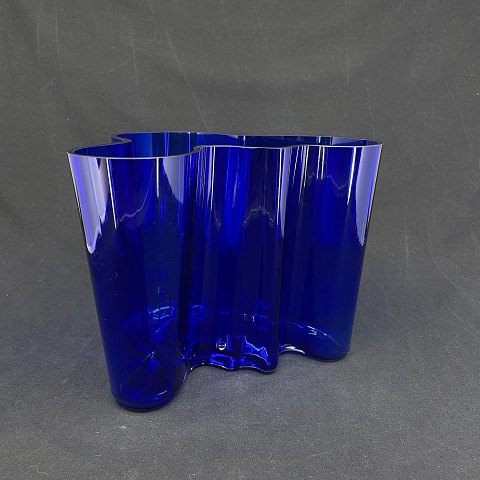 Alvar Aalto blue Savoy vase, 16 cm.