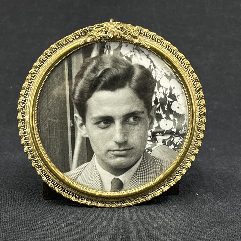 Round picture frame from the 1920s