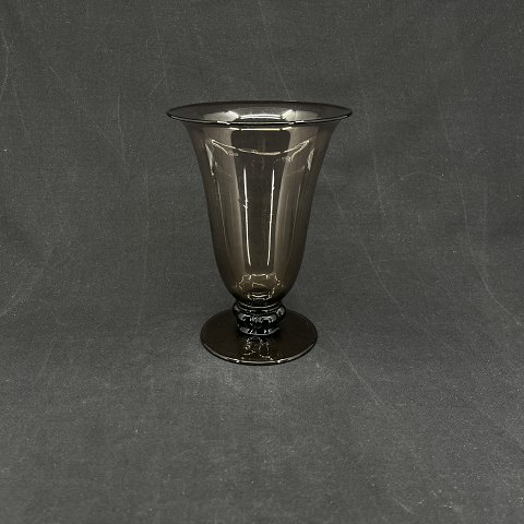 Vase i røgtopas fra Holmegaard Glasværk