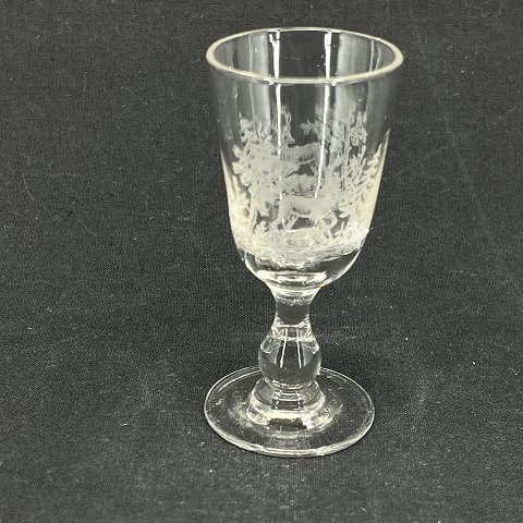 Snapseglas med hjort fra Kastrup Glasværk