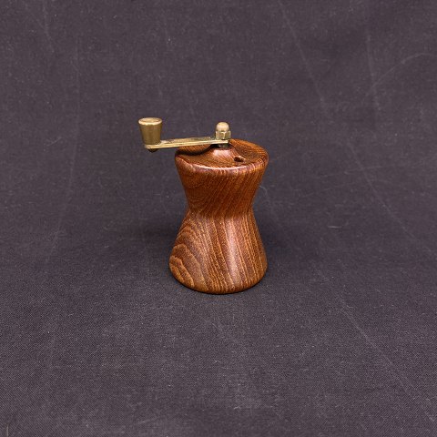 "Angular" Pepper grinder in solid teak