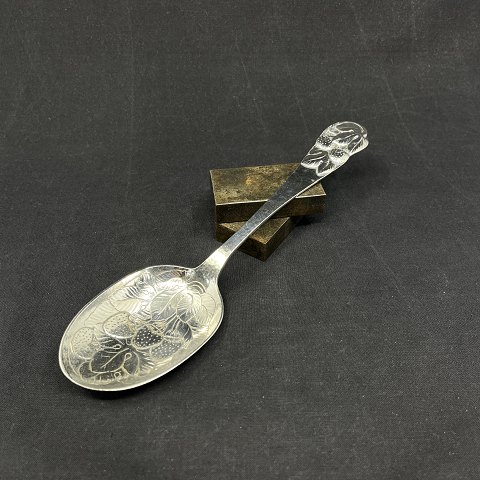 Large strawberry spoon in silver - Emil Snedker
