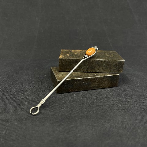 Cigarette holder with amber